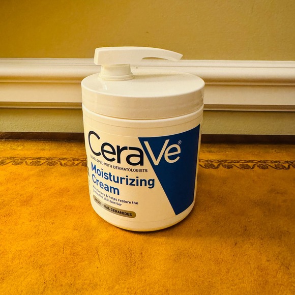 CeraVe Moisturizing Cream Fragrance Free Tub 19 ounce with Pump NEW & Sealed - Picture 1 of 7